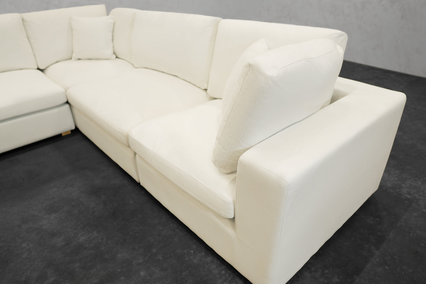 NEXUS 5-SEAT CORNER SECTIONAL