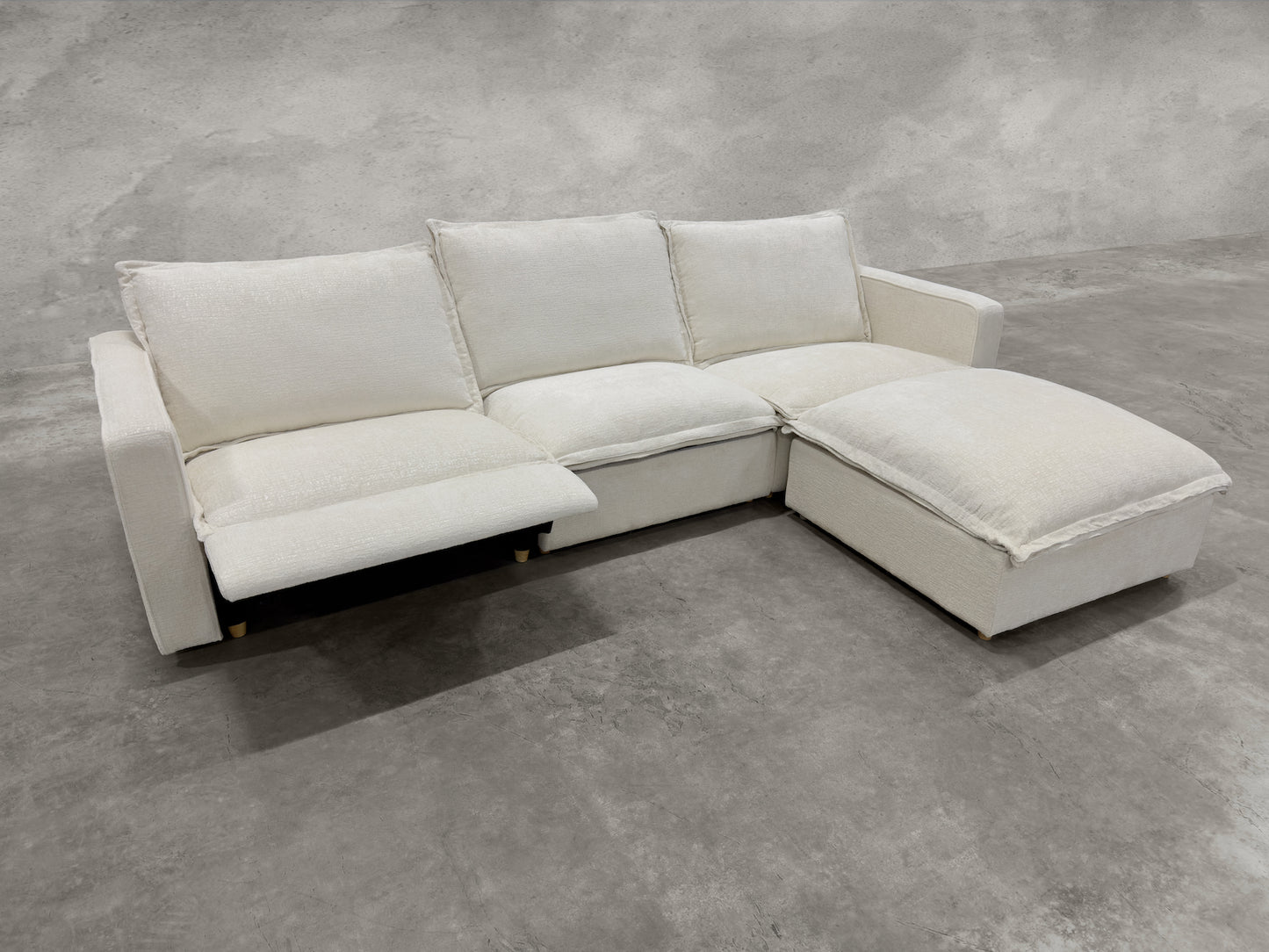 NIRVANA 4-SEAT MOTION RECLINING CHAISE SECTIONAL