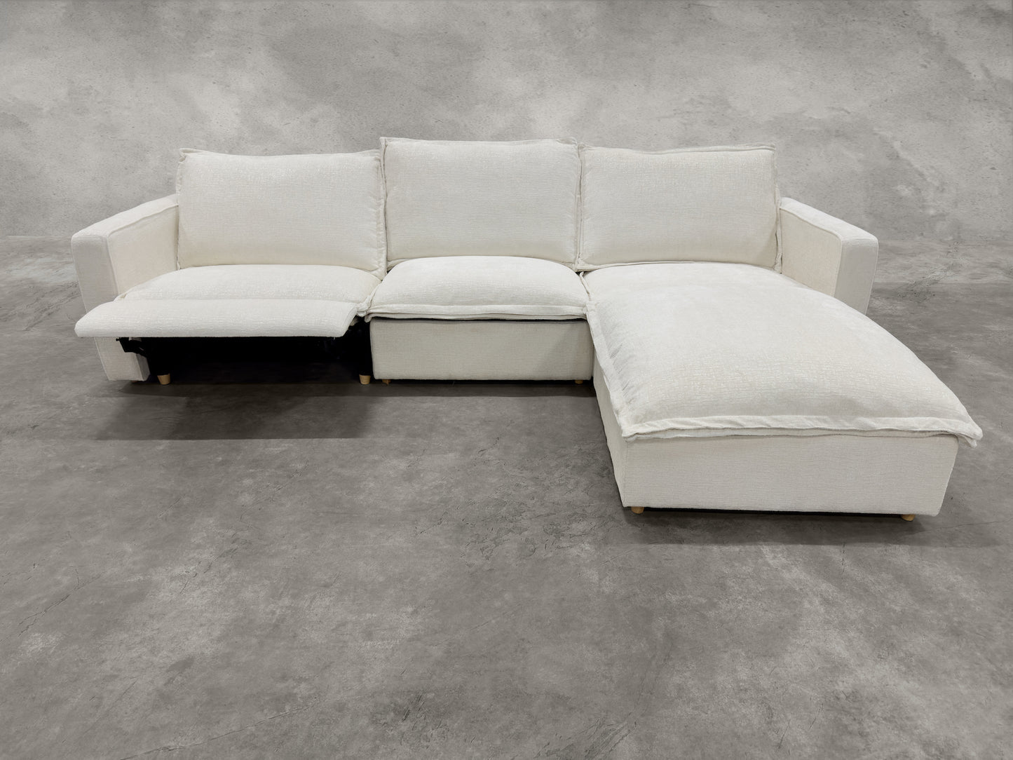 NIRVANA 4-SEAT MOTION RECLINING CHAISE SECTIONAL